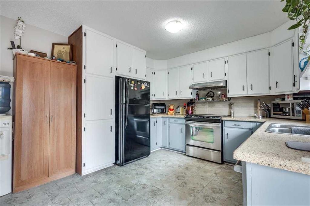 









20


Larne

Place,
Penhold,




AB
T0M 1R0

