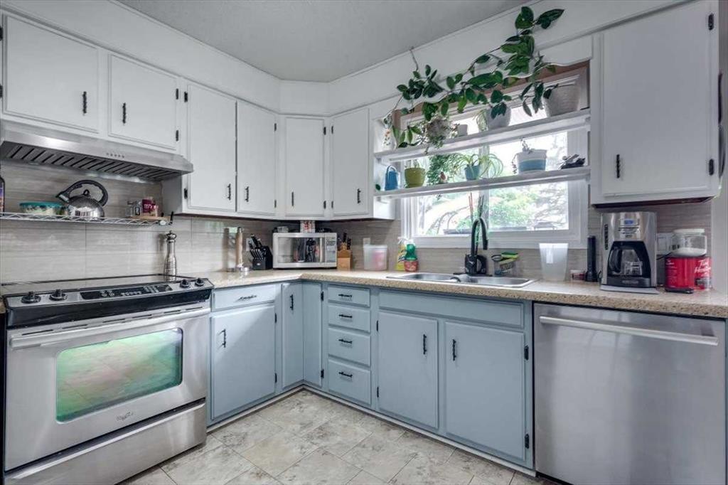 









20


Larne

Place,
Penhold,




AB
T0M 1R0

