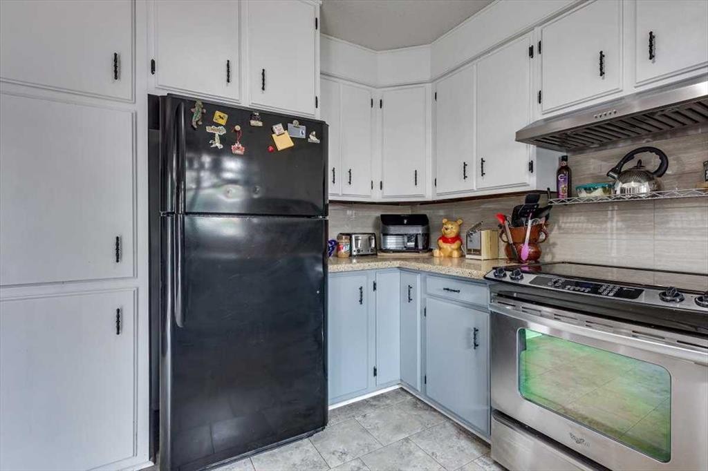 









20


Larne

Place,
Penhold,




AB
T0M 1R0

