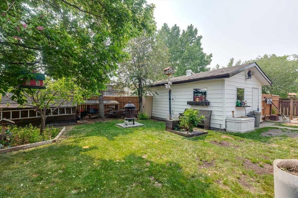 









20


Larne

Place,
Penhold,




AB
T0M 1R0

