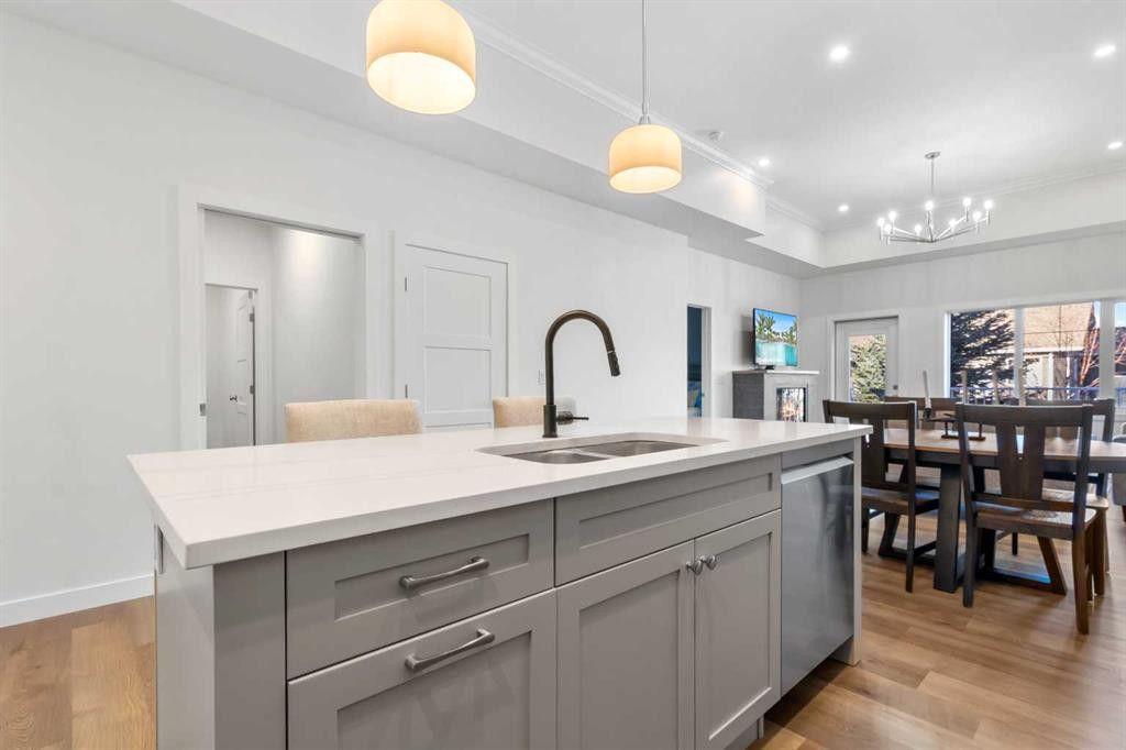 









4930


Beardsley

Avenue,
Lacombe,




AB
T4L0G4

