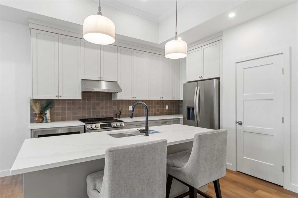 









4930


Beardsley

Avenue,
Lacombe,




AB
T4L0G4

