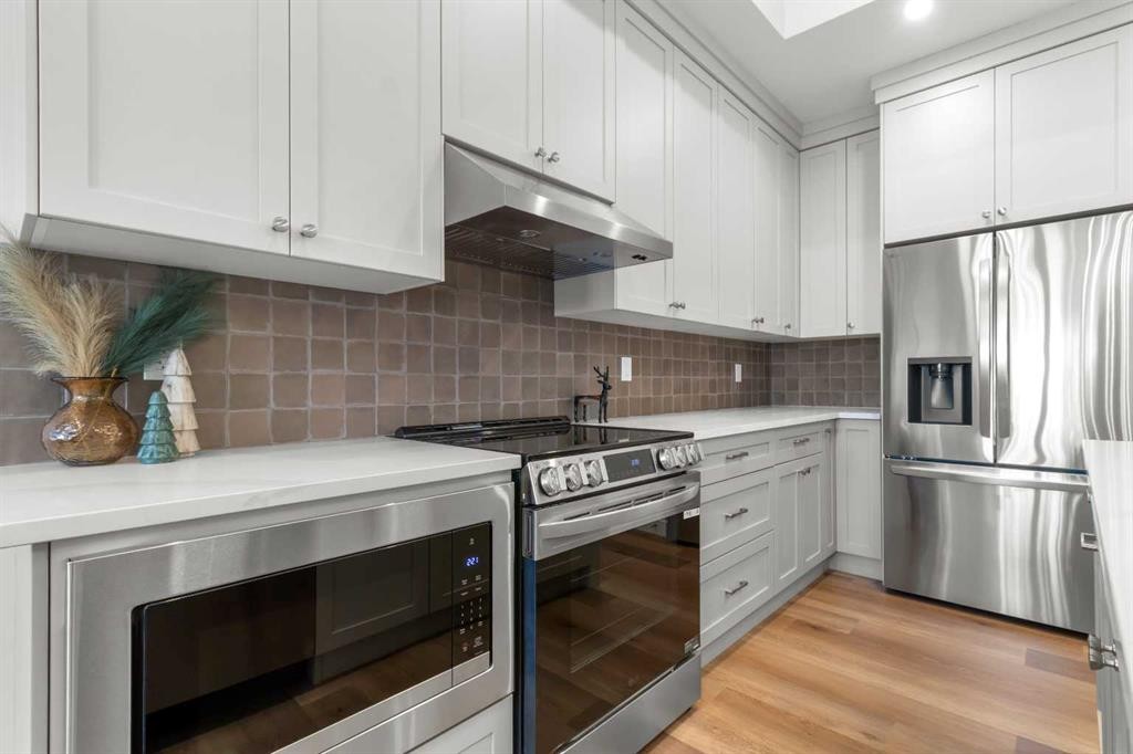 









4930


Beardsley

Avenue,
Lacombe,




AB
T4L0G4

