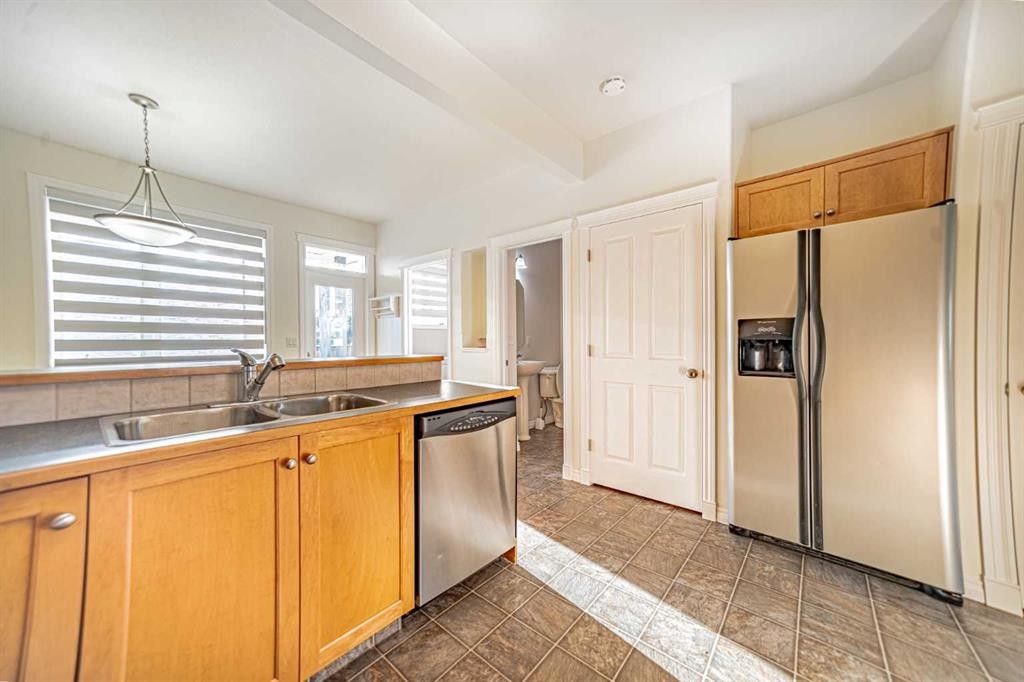









42


Kanten

Close,
Red Deer,




AB
T4P4E6

