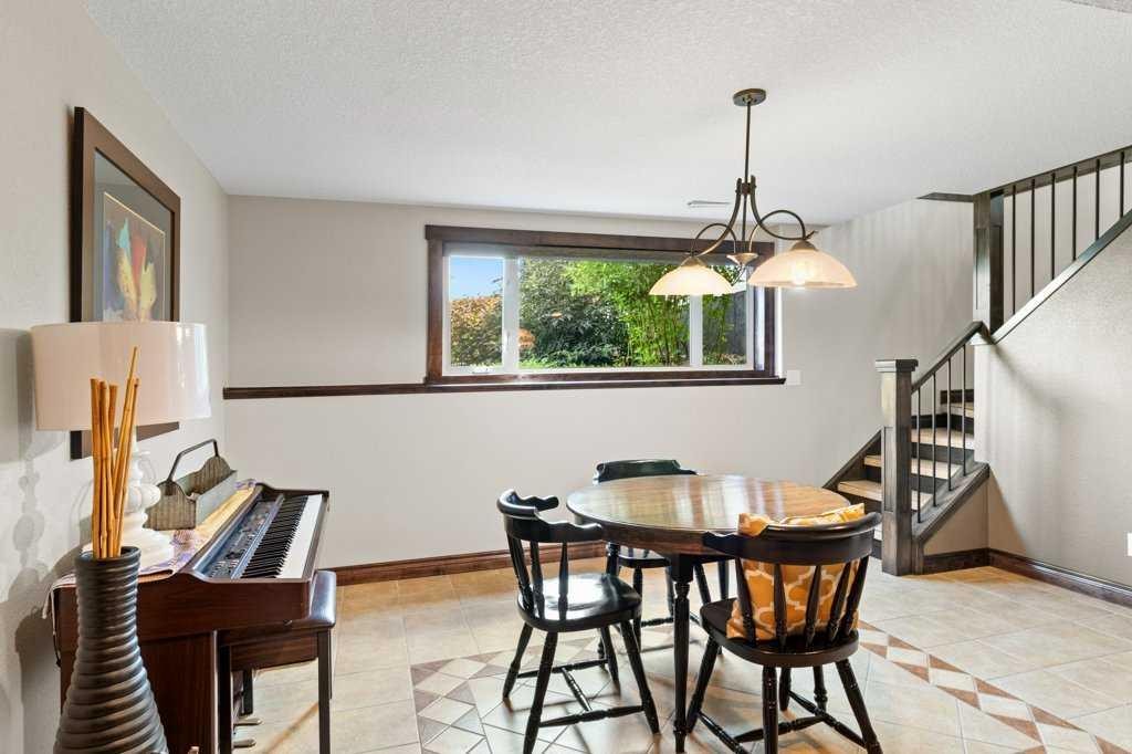 









1236


384

Township, 105,
Rural Red Deer County,




AB
T4E 0P1

