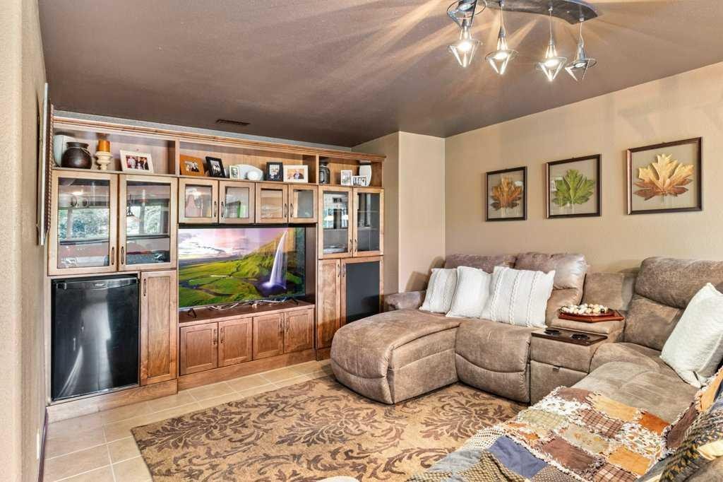 









1236


384

Township, 105,
Rural Red Deer County,




AB
T4E 0P1

