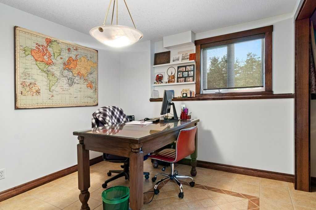









1236


384

Township, 105,
Rural Red Deer County,




AB
T4E 0P1

