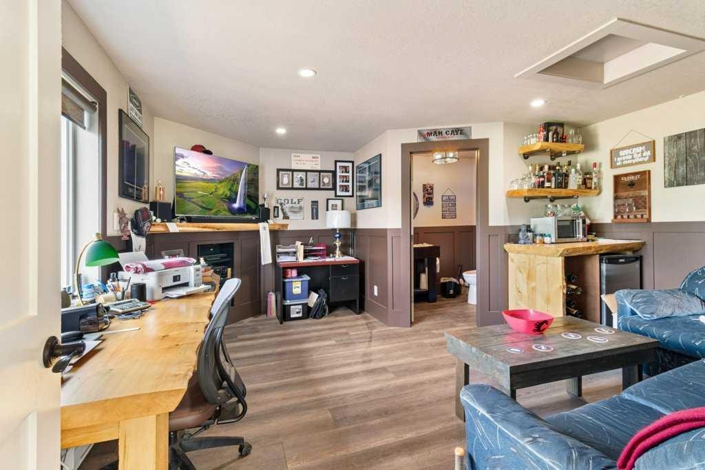 









1236


384

Township, 105,
Rural Red Deer County,




AB
T4E 0P1

