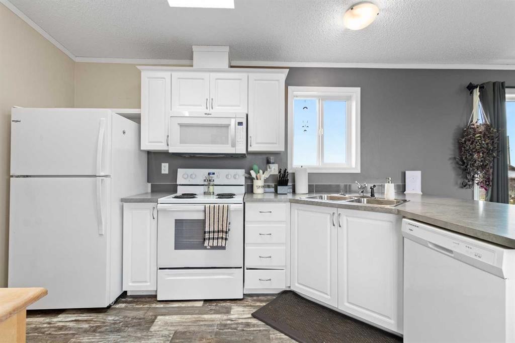 









335044


Range Road 244

,
Rural Kneehill County,




AB
T0M 2C0

