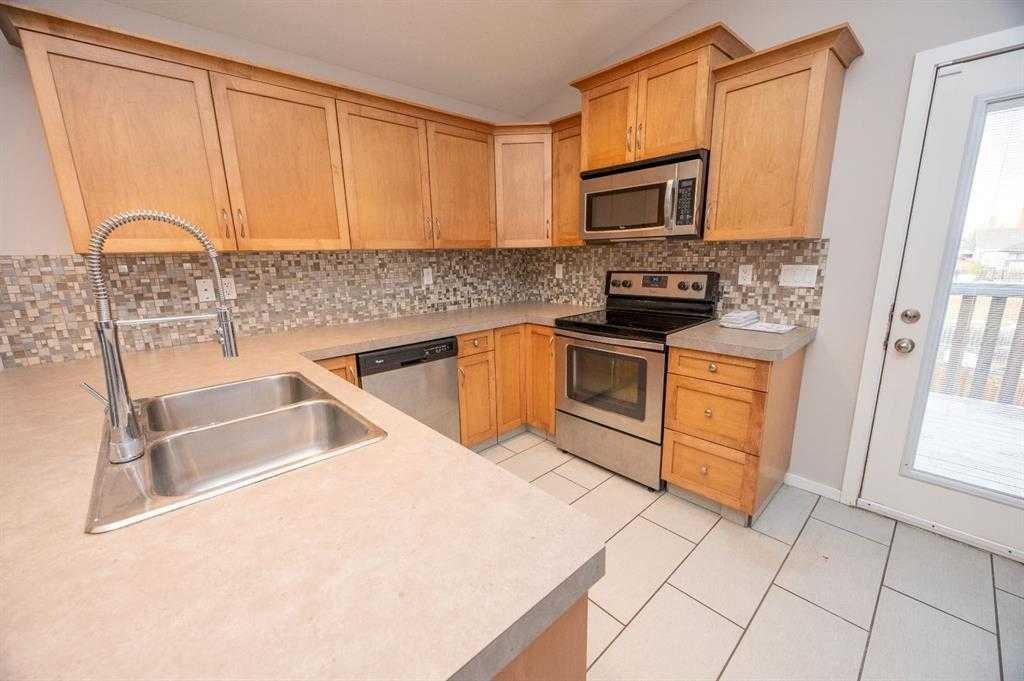 









60


Long

Close,
Red Deer,




AB
T4R3N8

