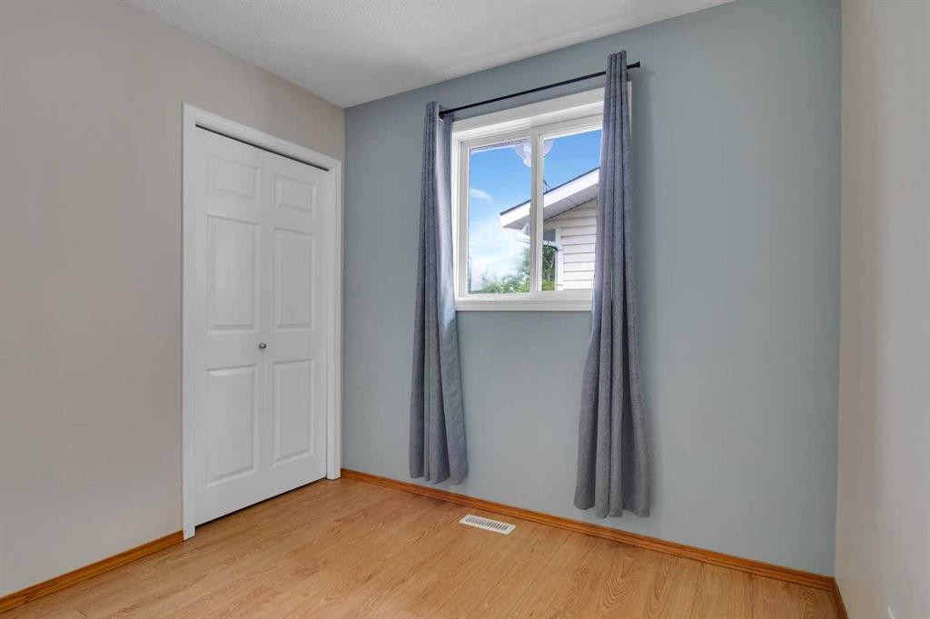 









1812


26 Avenue

,
Delburne,




AB
T0M 0V0

