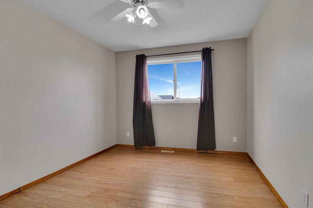 









1812


26 Avenue

,
Delburne,




AB
T0M 0V0

