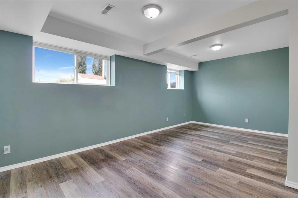 









1812


26 Avenue

,
Delburne,




AB
T0M 0V0

