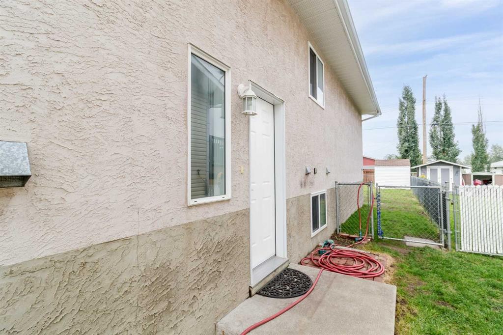 









1812


26 Avenue

,
Delburne,




AB
T0M 0V0

