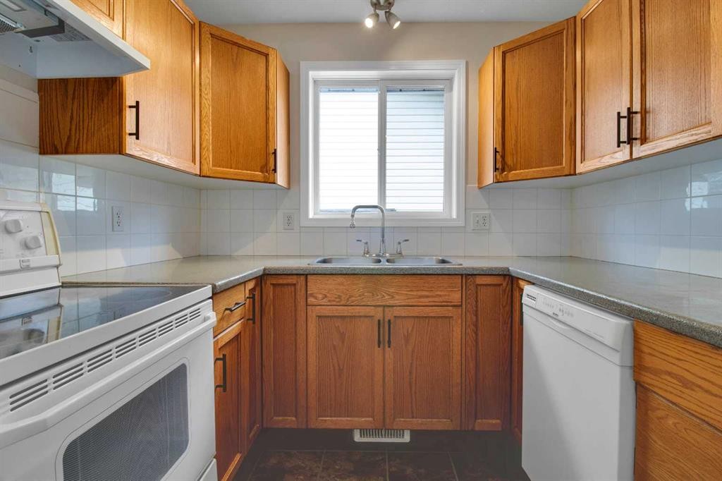 









1812


26 Avenue

,
Delburne,




AB
T0M 0V0

