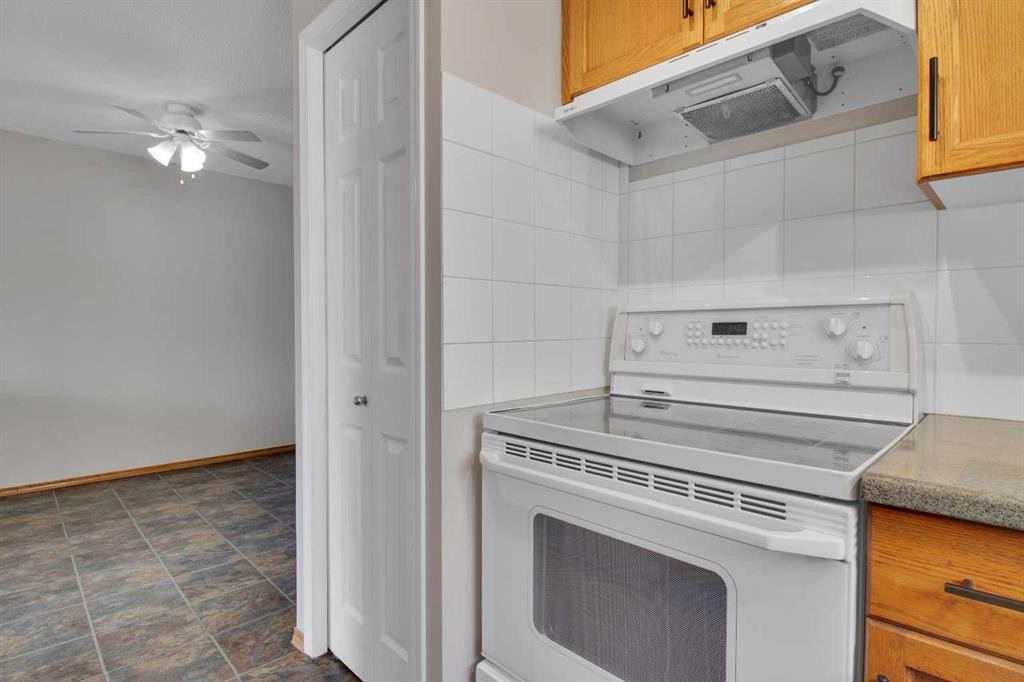 









1812


26 Avenue

,
Delburne,




AB
T0M 0V0

