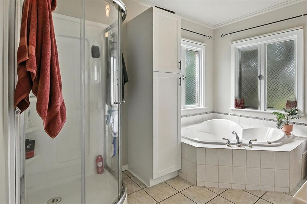 









1018


Windsor

Avenue,
Penhold,




AB
T0M 1R0

