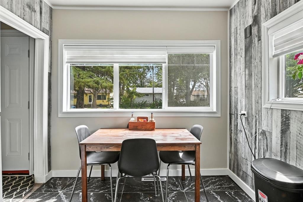 









1018


Windsor

Avenue,
Penhold,




AB
T0M 1R0

