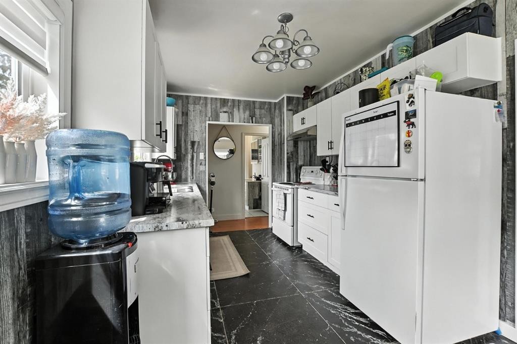 









1018


Windsor

Avenue,
Penhold,




AB
T0M 1R0


