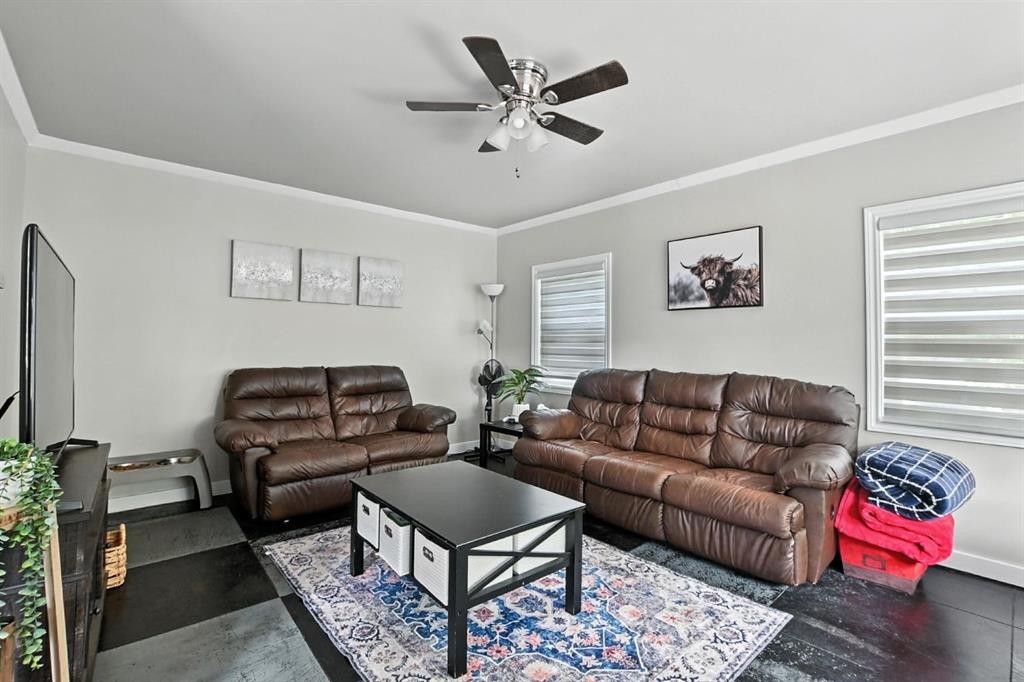 









1018


Windsor

Avenue,
Penhold,




AB
T0M 1R0

