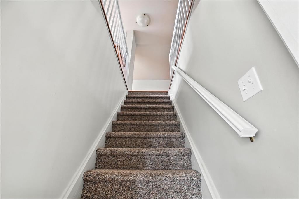 









1018


Windsor

Avenue,
Penhold,




AB
T0M 1R0


