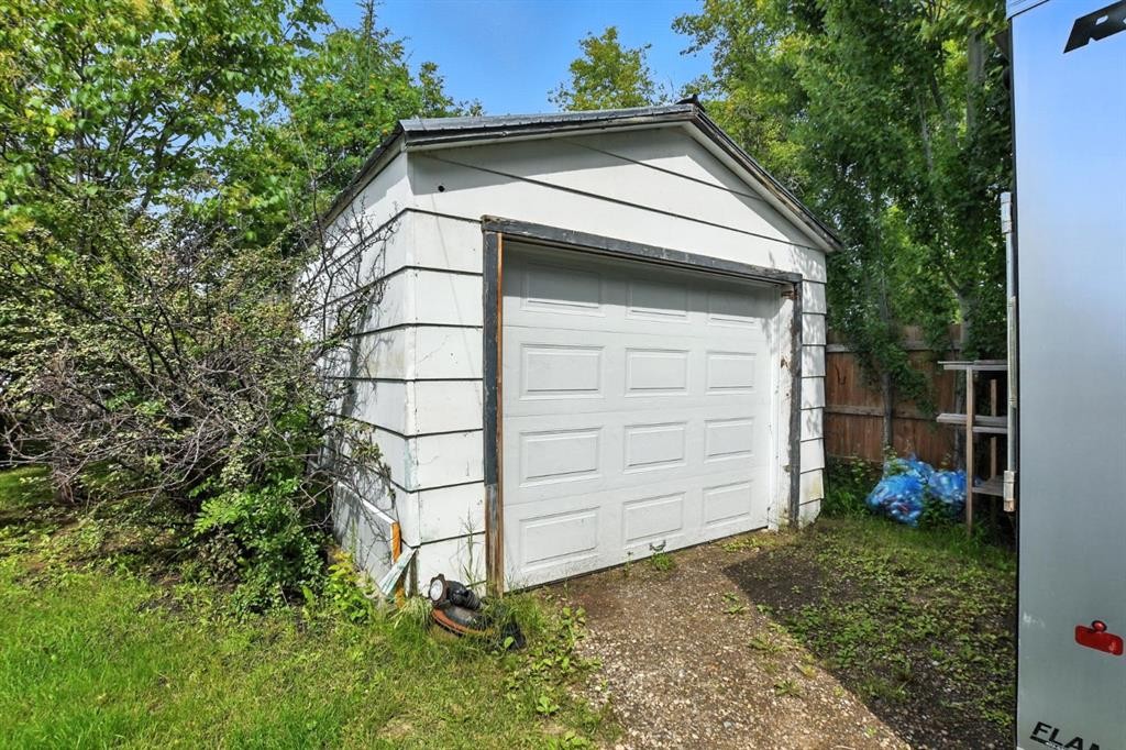 









1018


Windsor

Avenue,
Penhold,




AB
T0M 1R0

