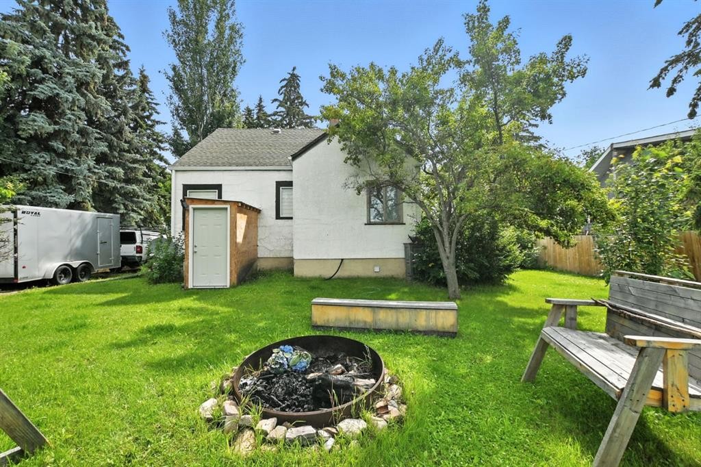 









1018


Windsor

Avenue,
Penhold,




AB
T0M 1R0

