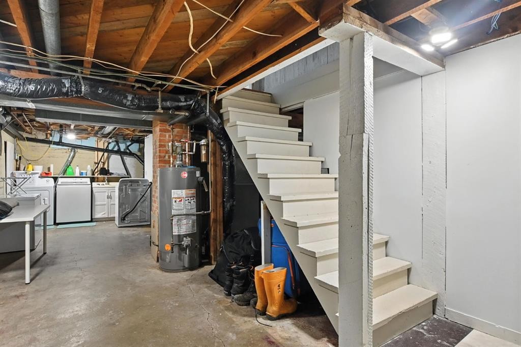 









1018


Windsor

Avenue,
Penhold,




AB
T0M 1R0

