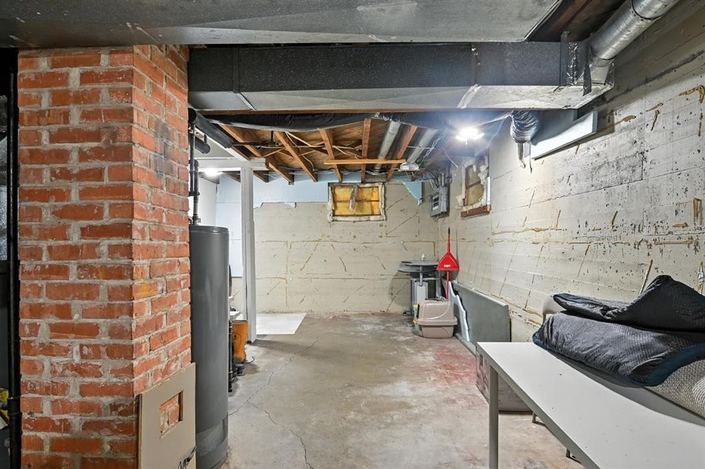 









1018


Windsor

Avenue,
Penhold,




AB
T0M 1R0

