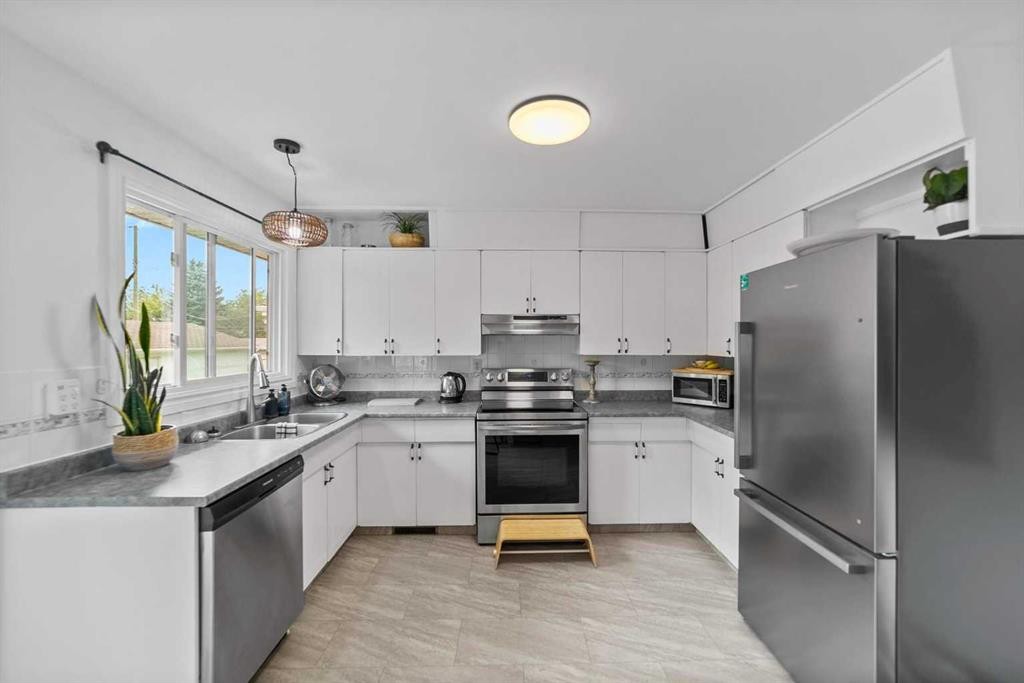 









59


Montcalm

Avenue North,
Camrose,




AB
T4V 2K9

