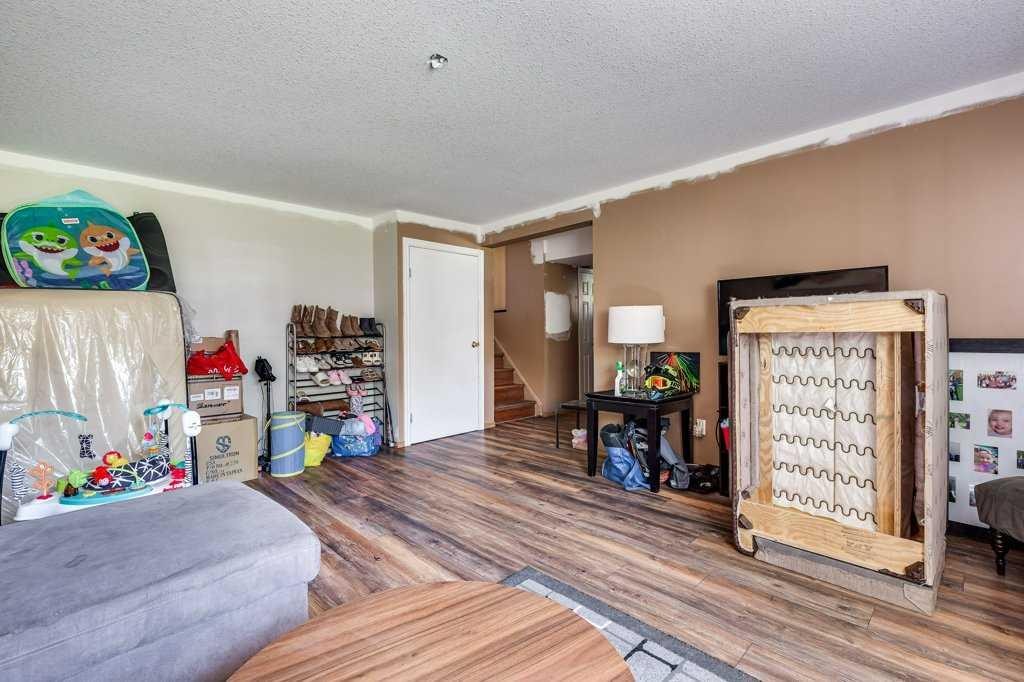 









36258


Range Road 275

,
Rural Red Deer County,




AB
T4S 2L9

