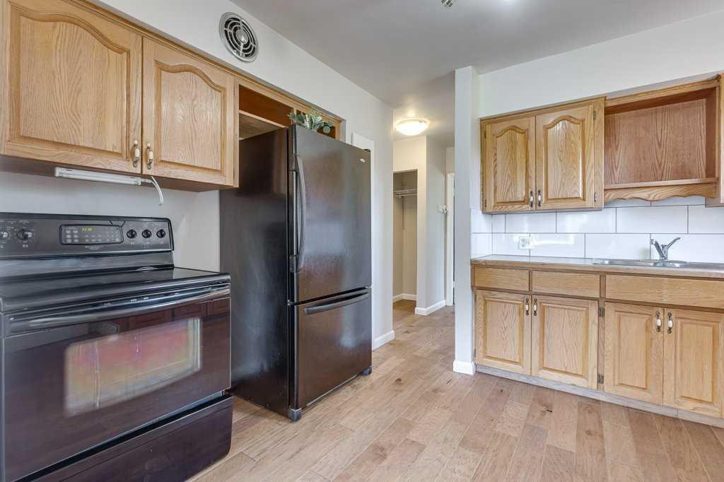 









36258


Range Road 275

,
Rural Red Deer County,




AB
T4S 2L9

