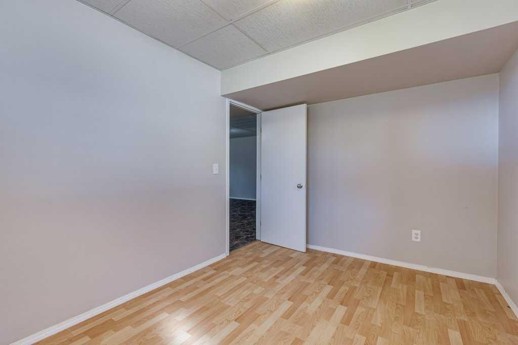 









36258


Range Road 275

,
Rural Red Deer County,




AB
T4S 2L9

