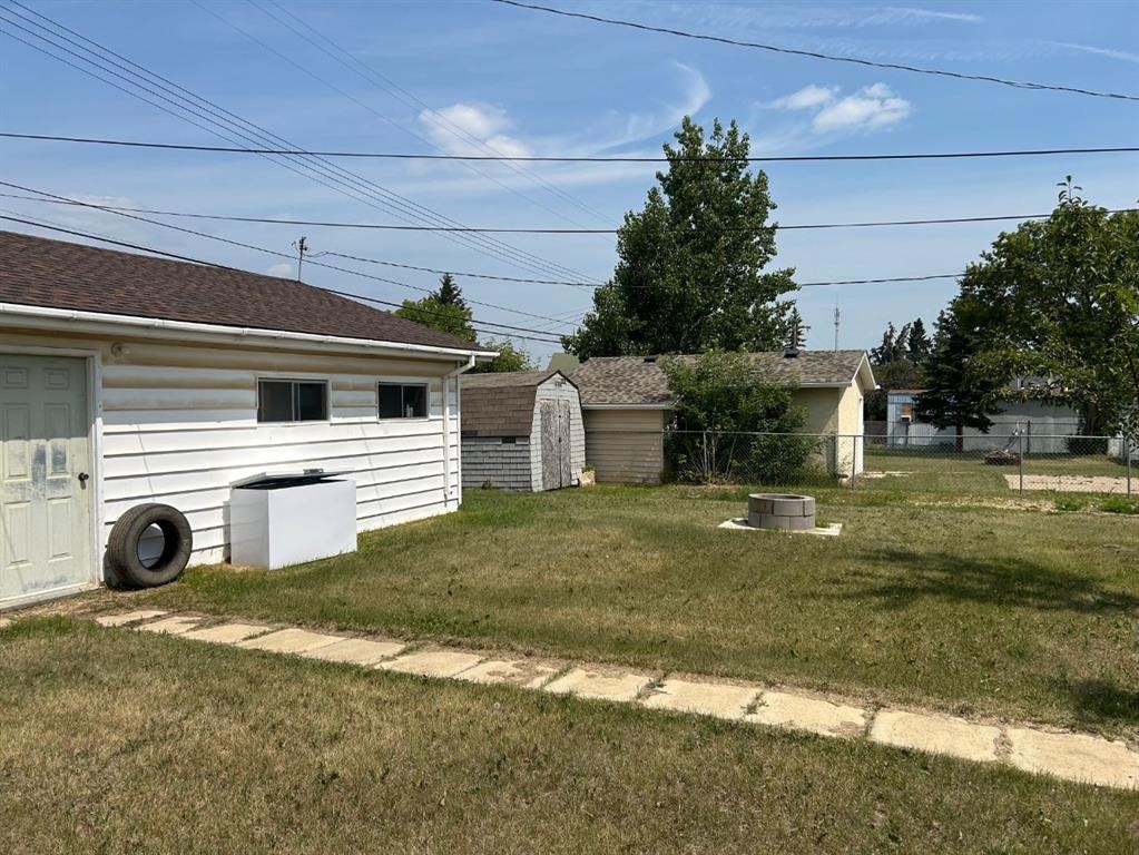 









4912


49

Street,
Hardisty,




AB
T0B1V0

