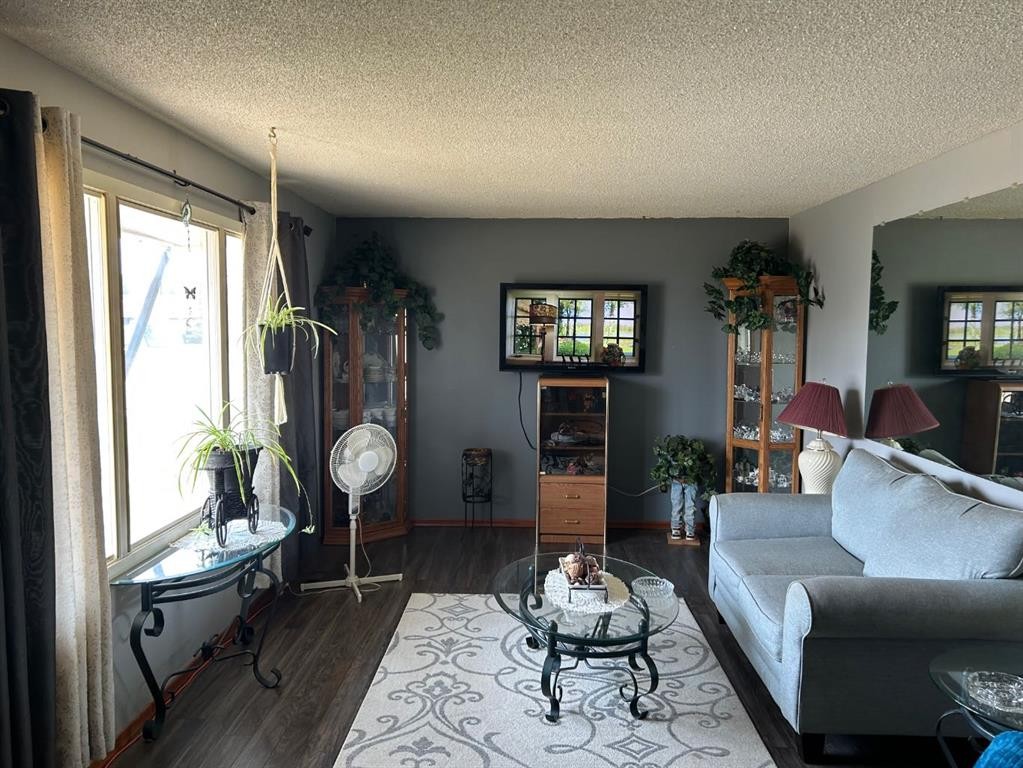









4912


49

Street,
Hardisty,




AB
T0B1V0

