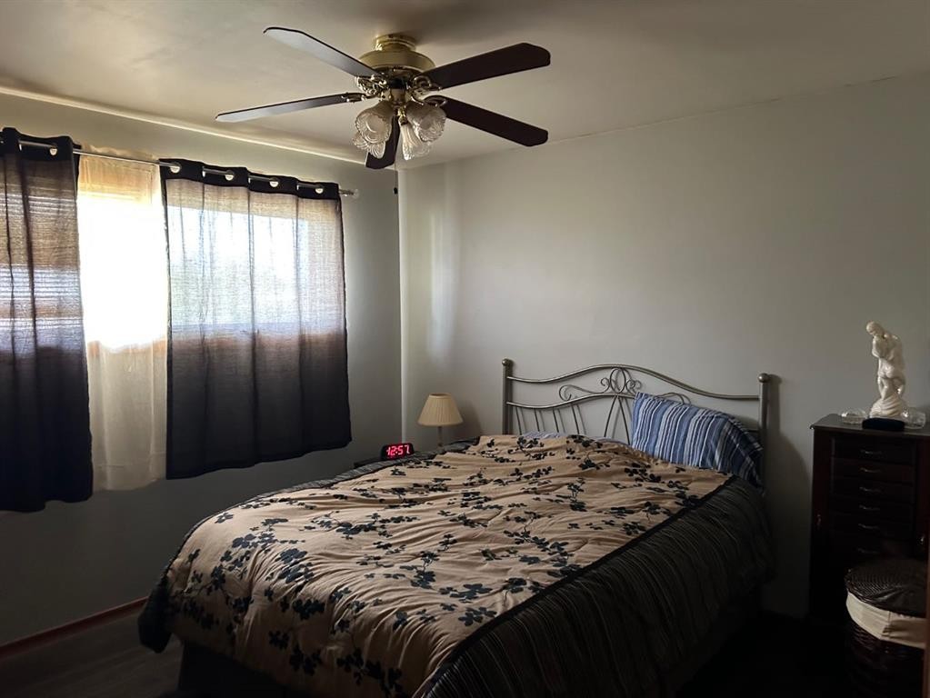









4912


49

Street,
Hardisty,




AB
T0B1V0

