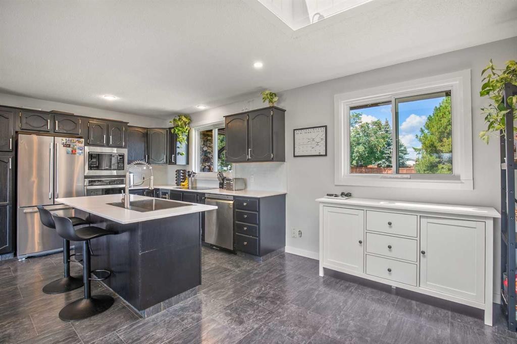 









5821


45

Avenue,
Lacombe,




AB
T4L 1M6

