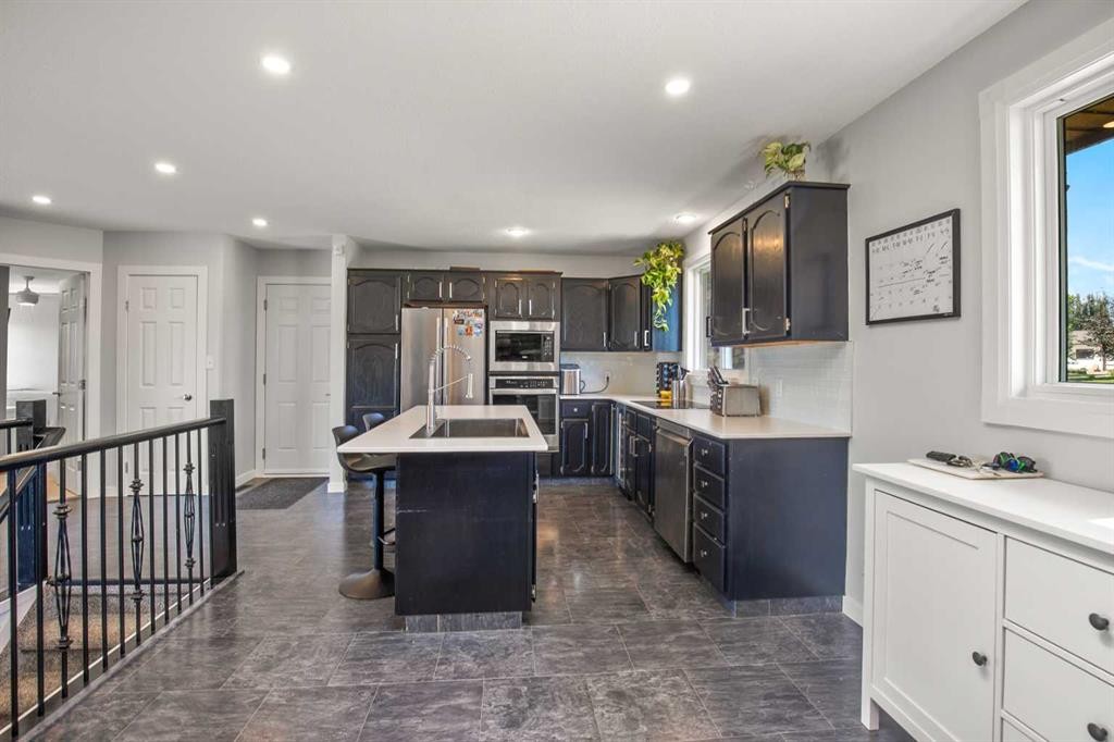 









5821


45

Avenue,
Lacombe,




AB
T4L 1M6

