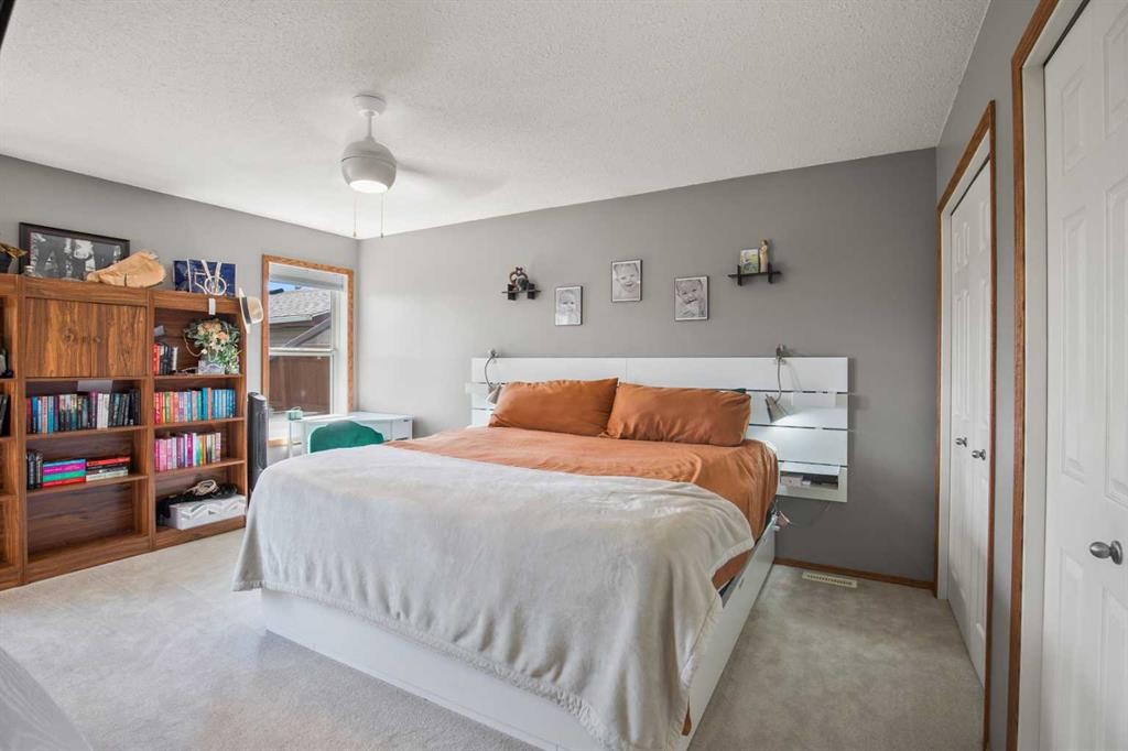 









5821


45

Avenue,
Lacombe,




AB
T4L 1M6

