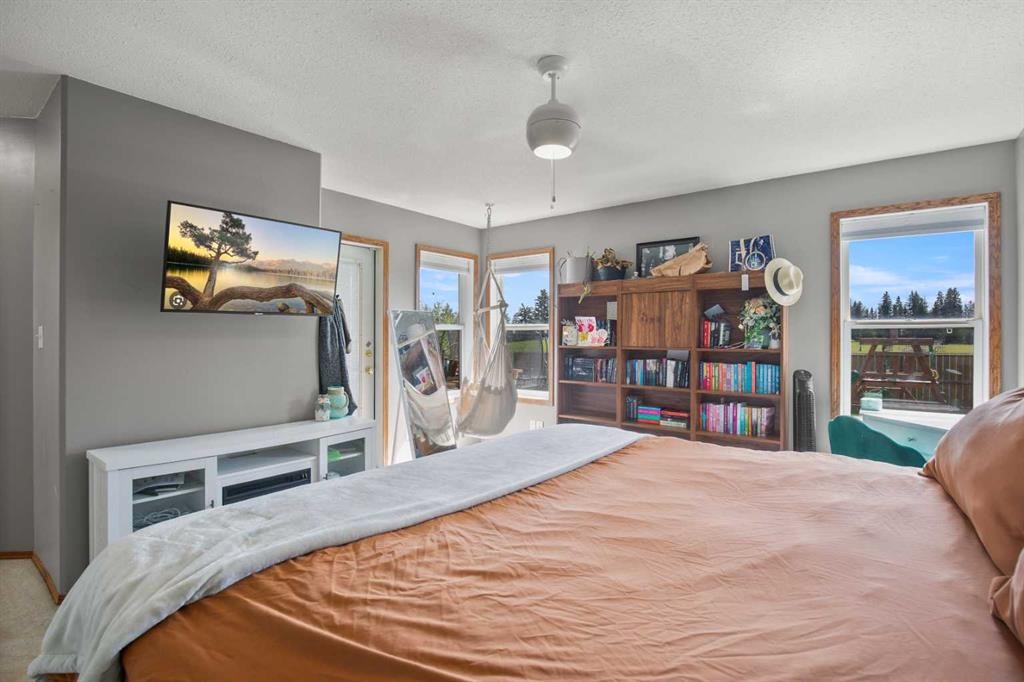 









5821


45

Avenue,
Lacombe,




AB
T4L 1M6

