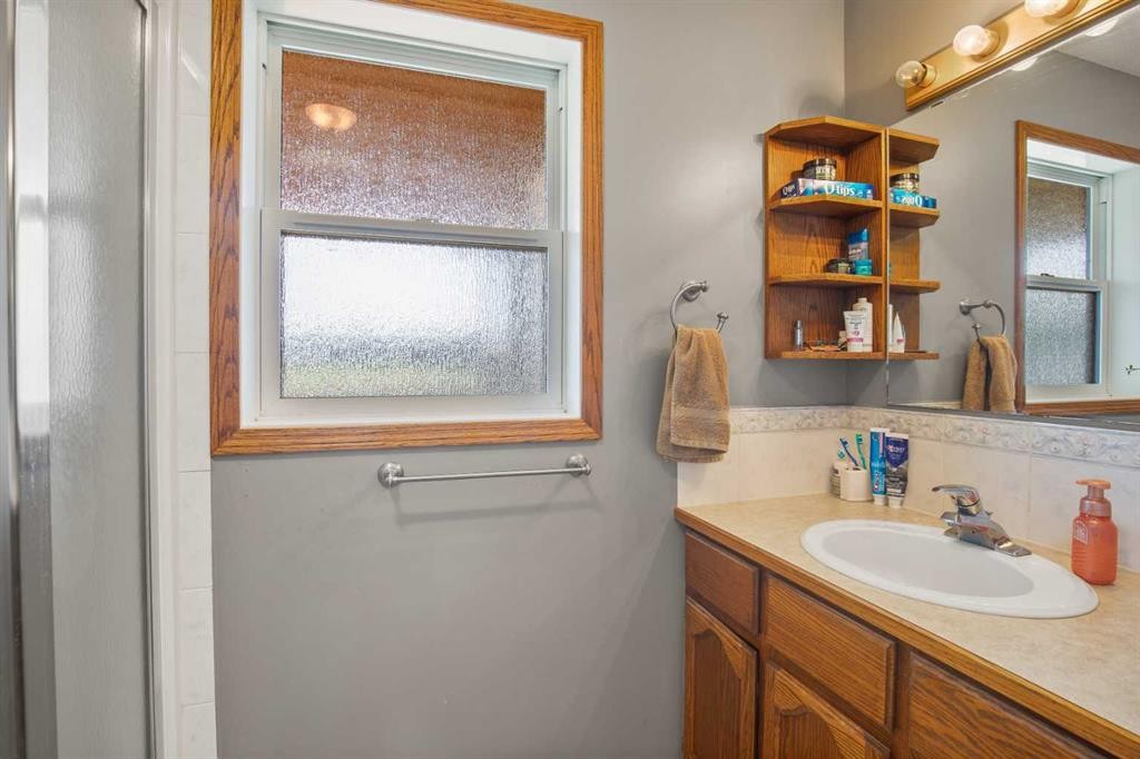









5821


45

Avenue,
Lacombe,




AB
T4L 1M6

