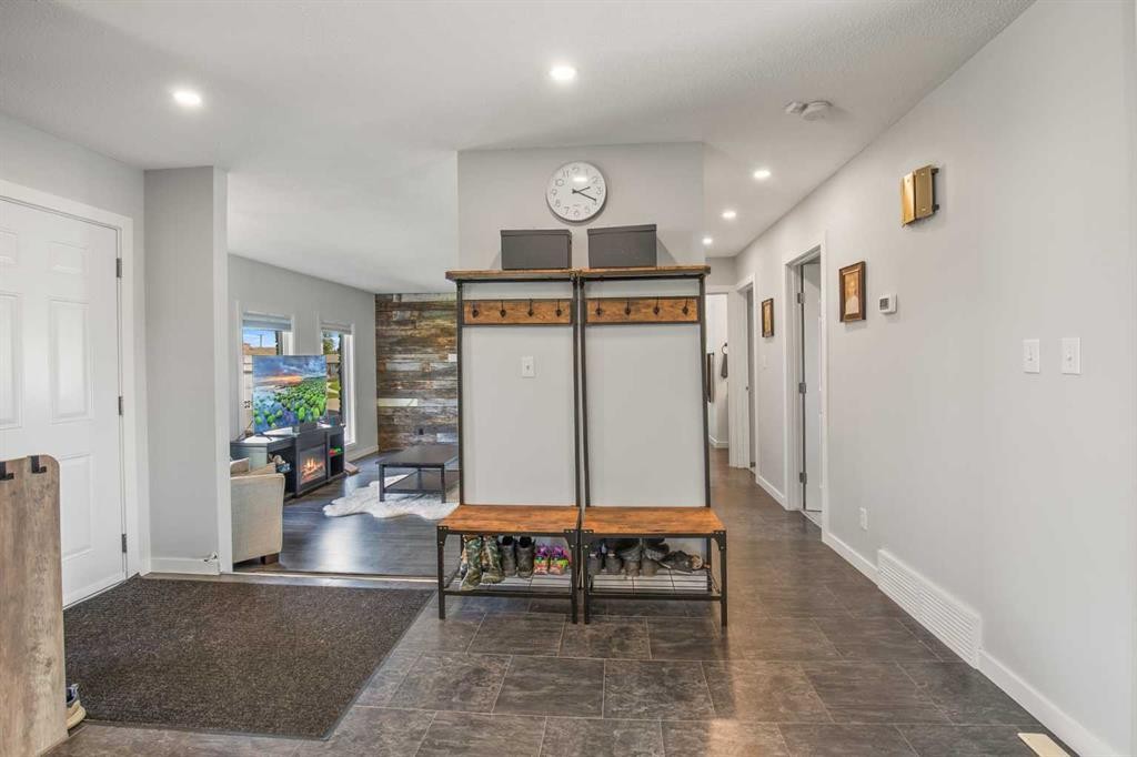 









5821


45

Avenue,
Lacombe,




AB
T4L 1M6

