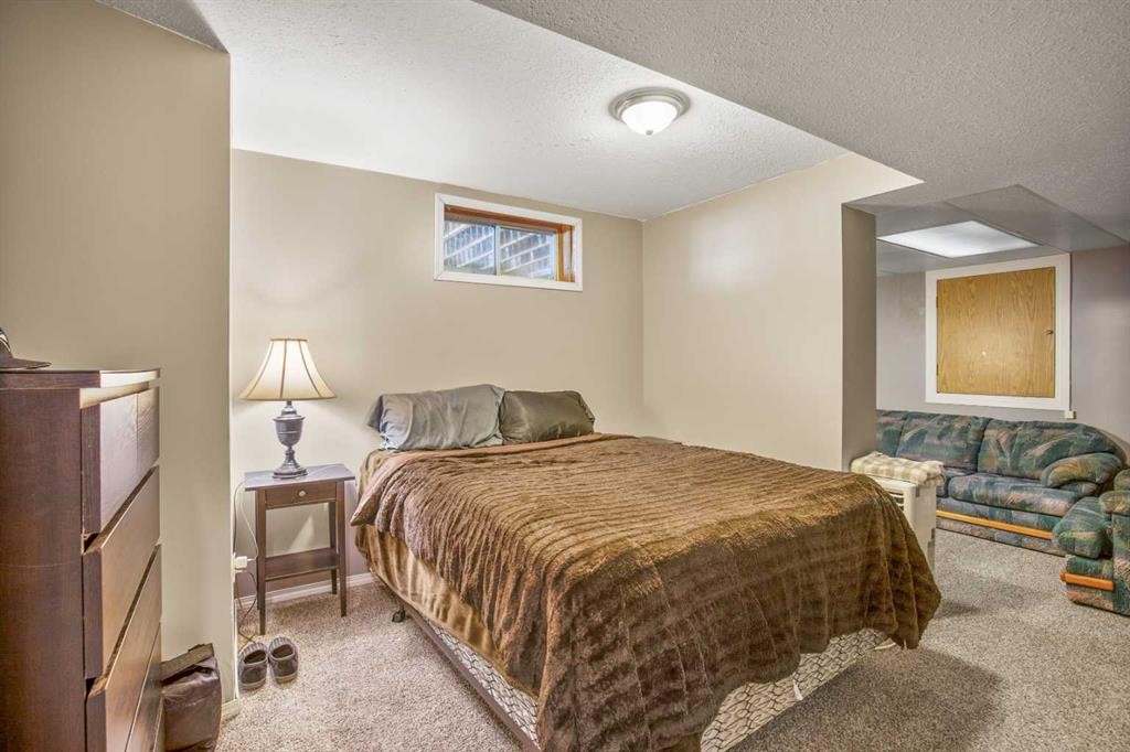 









5821


45

Avenue,
Lacombe,




AB
T4L 1M6

