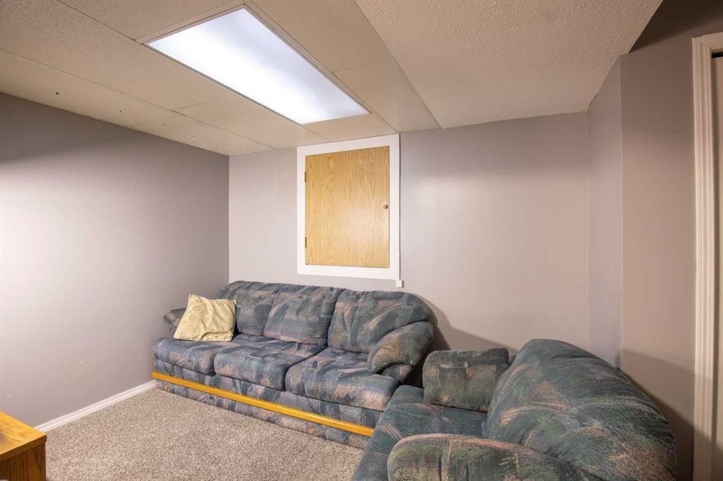 









5821


45

Avenue,
Lacombe,




AB
T4L 1M6

