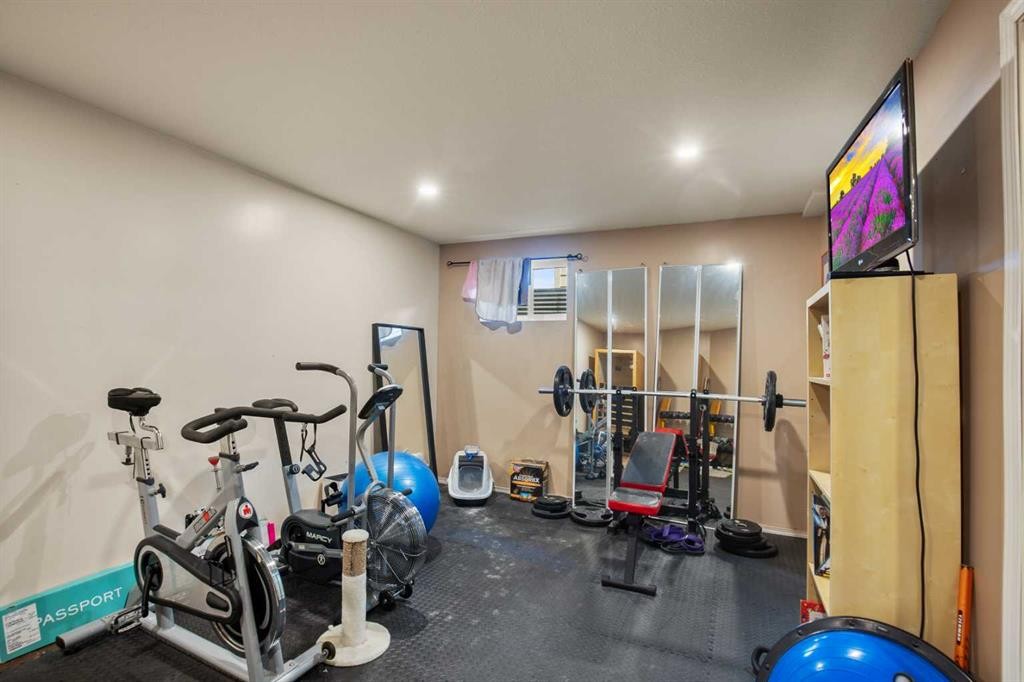 









5821


45

Avenue,
Lacombe,




AB
T4L 1M6

