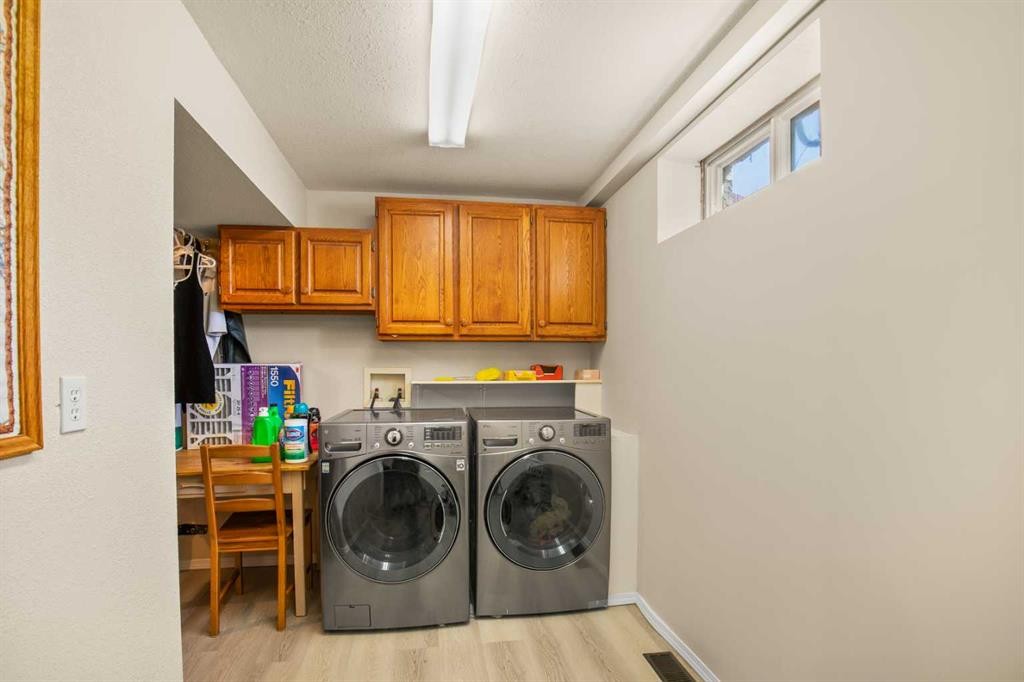 









5821


45

Avenue,
Lacombe,




AB
T4L 1M6


