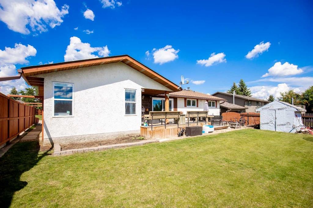 









5821


45

Avenue,
Lacombe,




AB
T4L 1M6


