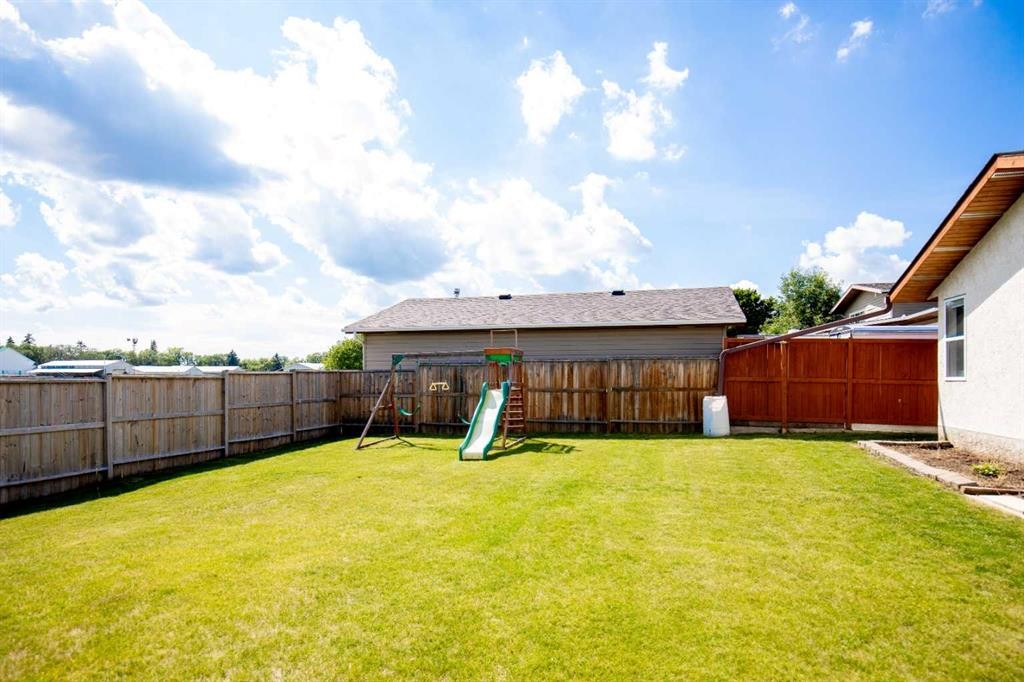 









5821


45

Avenue,
Lacombe,




AB
T4L 1M6

