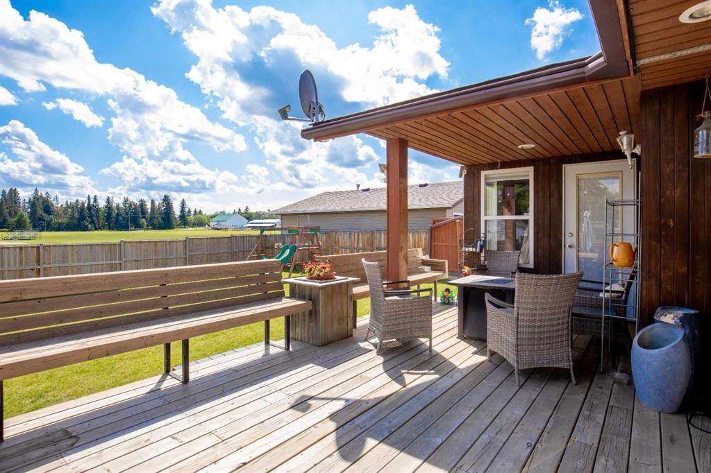 









5821


45

Avenue,
Lacombe,




AB
T4L 1M6

