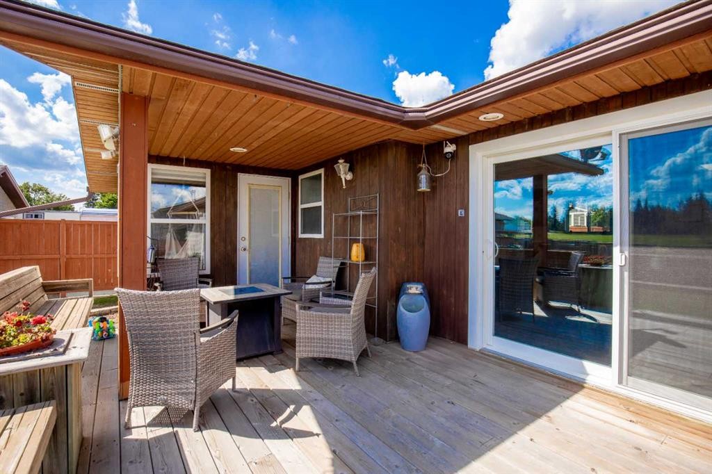 









5821


45

Avenue,
Lacombe,




AB
T4L 1M6

